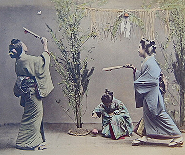 Những thiếu nữ chơi Hanetsuki, tác phẩm của Kusakabe Kimbei, 1880.Ảnh: tokyojinjaindoha